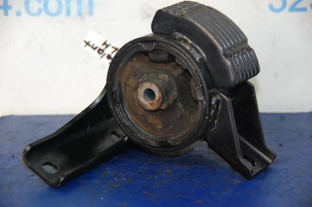 Подушка (опора) двигуна, права передня 1161079J52 SUZUKI