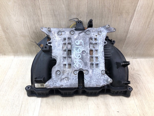 Колектор впускний 11617588126 BMW