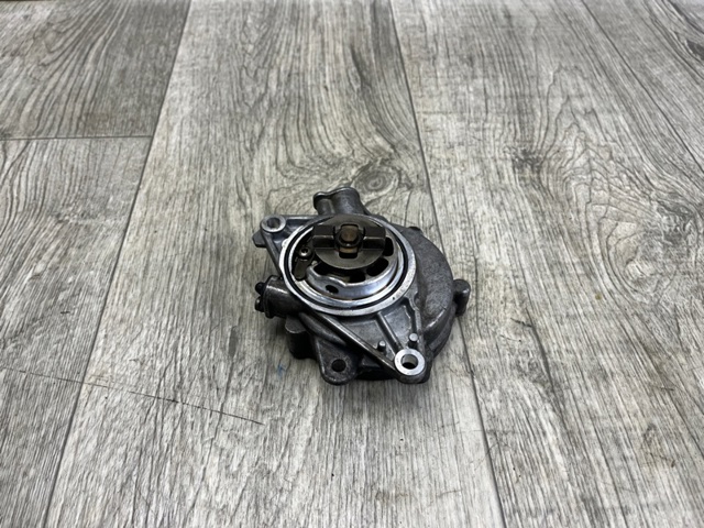 Насос вакуумний 11667586424 BMW