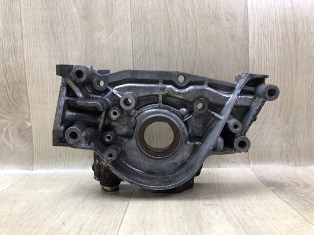 Помпа масляна 1211A021 MITSUBISHI
