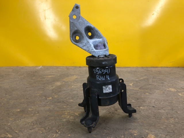 Кронштейн подушки (опори) двигуна, передньої 12361F0090 TOYOTA