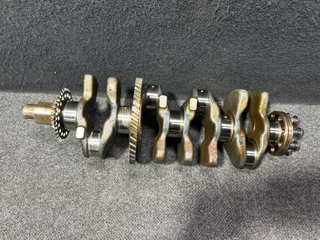 Колінвал двигуна 134010V011 TOYOTA