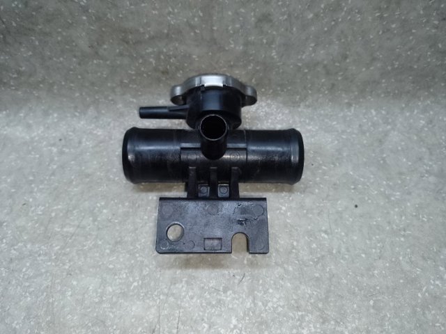Заливна горловина системи охолодження 1350A015 MITSUBISHI