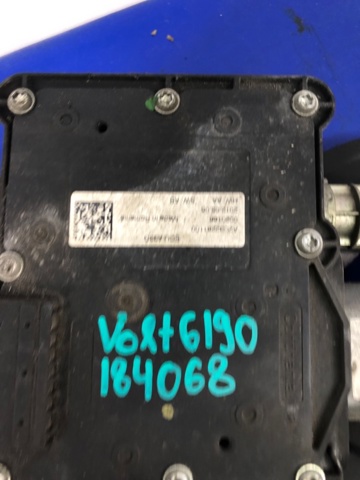 Блок керування (модуль) електромеханічного стояночного гальма 13582928 GM