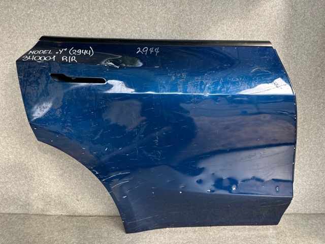 Двері задні, праві Tesla Model Y