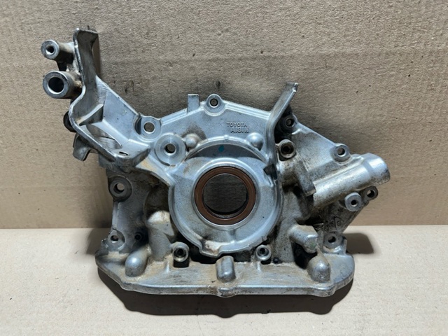 Насос маслозакачуючий 1510020040 TOYOTA