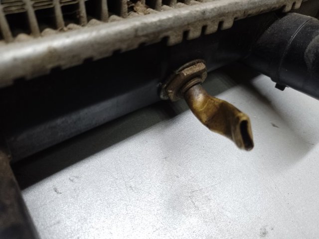 Підвіска радіатора 1640038170 TOYOTA