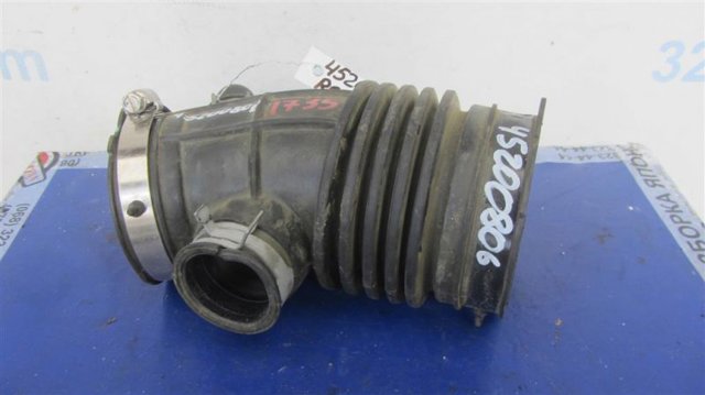 Патрубок повітряний, вихід повітряного фільтра 165764CL0B NISSAN