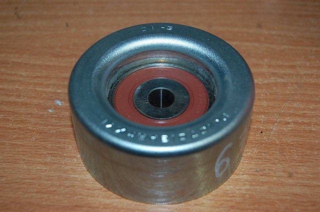 Ролик приводного ременя, паразитний 1660431010 TOYOTA