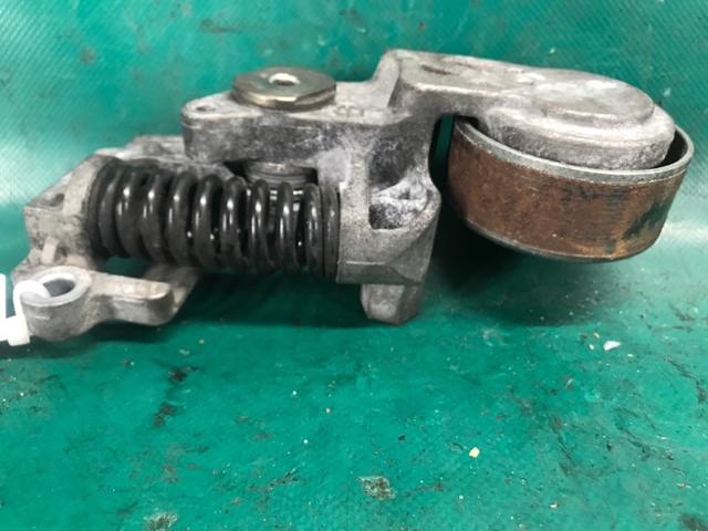 Натягувач приводного ременя 1662036061 TOYOTA
