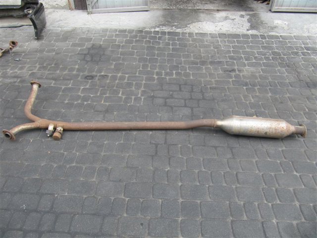 Глушник, центральна частина 1742031091 TOYOTA