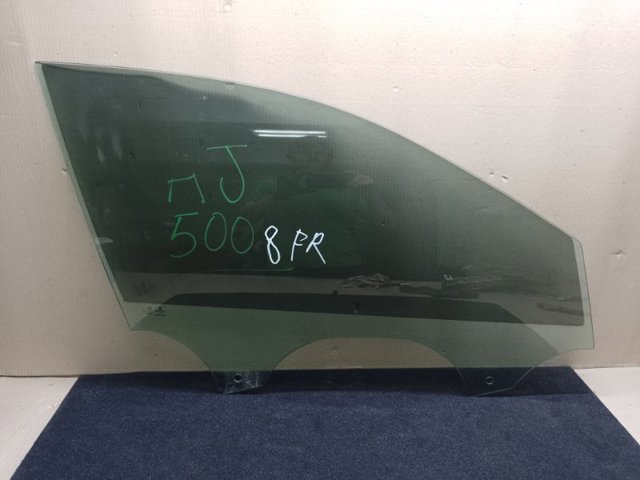 Скло передньої правої двері 17A845202A VAG