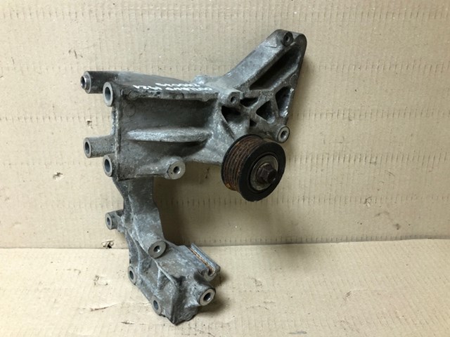 Кронштейн генератора (натяжний) Міцубісі Асх