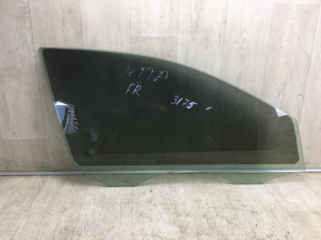 Скло пасажирських дверей 1K5845202 VAG