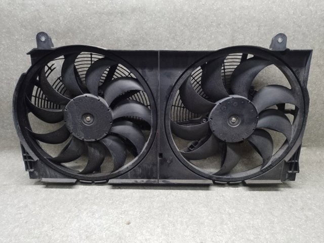 Дифузор радіатора охолодження, в зборі з двигуном і крильчаткою 214813NF0B NISSAN