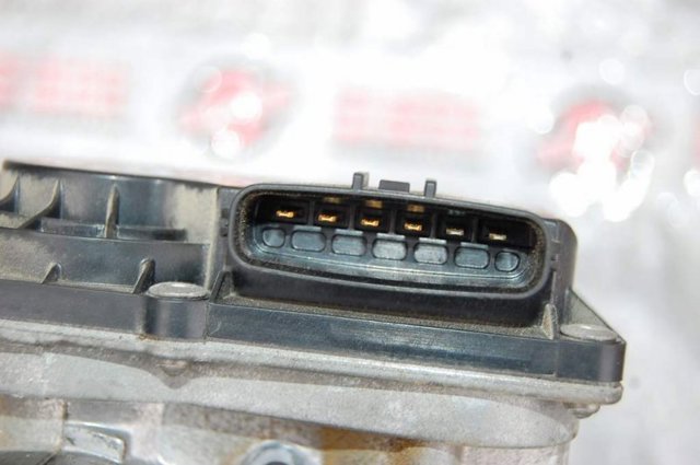 Дросільна заслінка в зборі 2203031020 TOYOTA