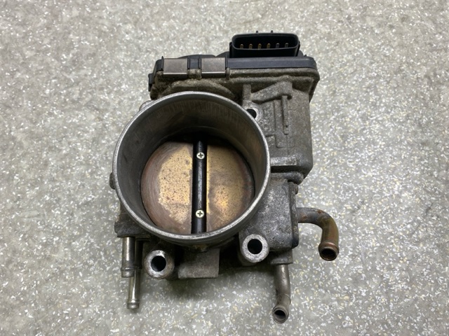 Дросільна заслінка в зборі 2203050170 TOYOTA