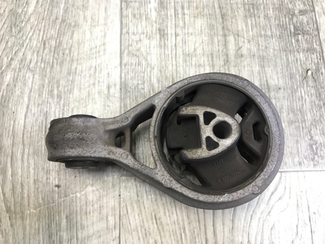 Ліва подушка двигуна 22119806994 BMW