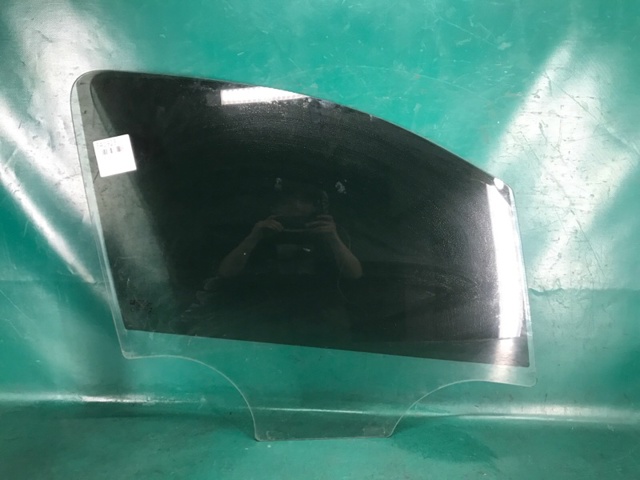 Скло пасажирських дверей 25993406 GM