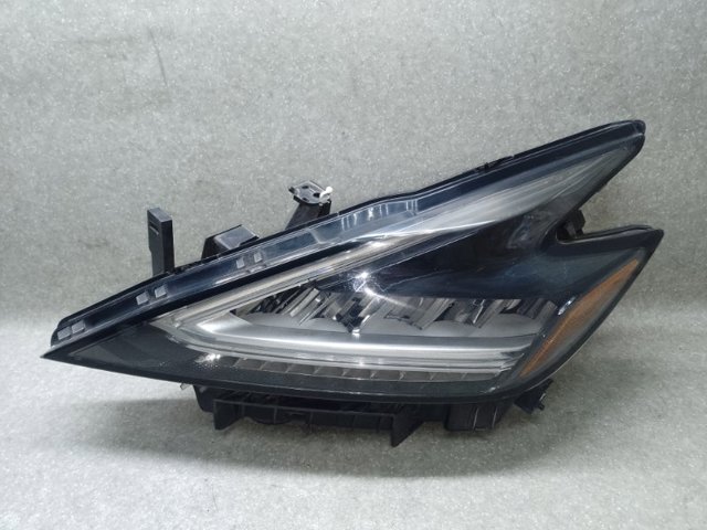Фари 260609UF0D NISSAN