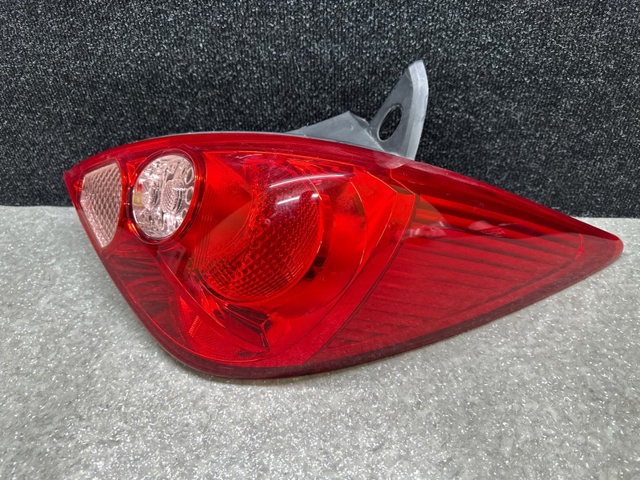 Ліхтар задній правий 26550ED025 NISSAN