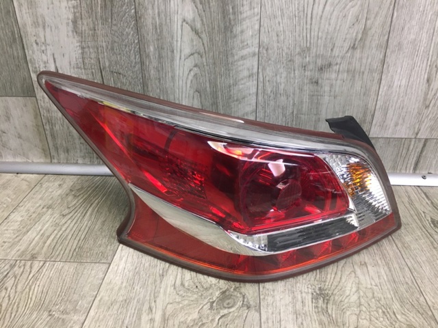 Задня ліва фара 265559HM0A NISSAN