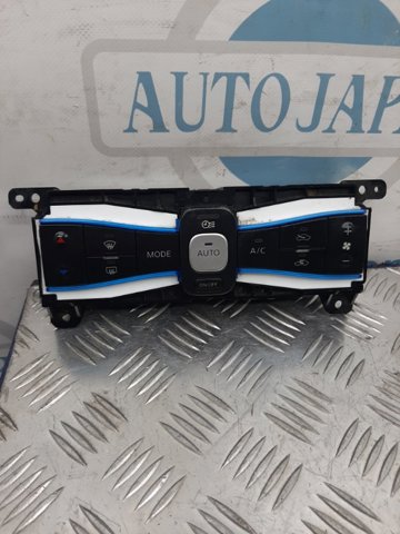 Механізм управління кондиціонером Nissan LEAF 1