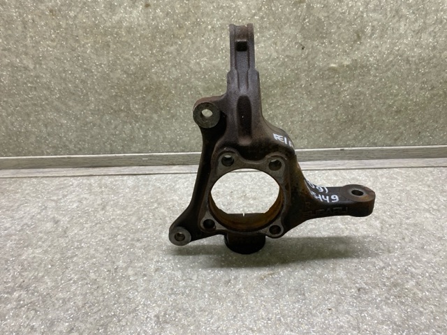 Кулак поворотний передній правий 28313SC001 SUBARU