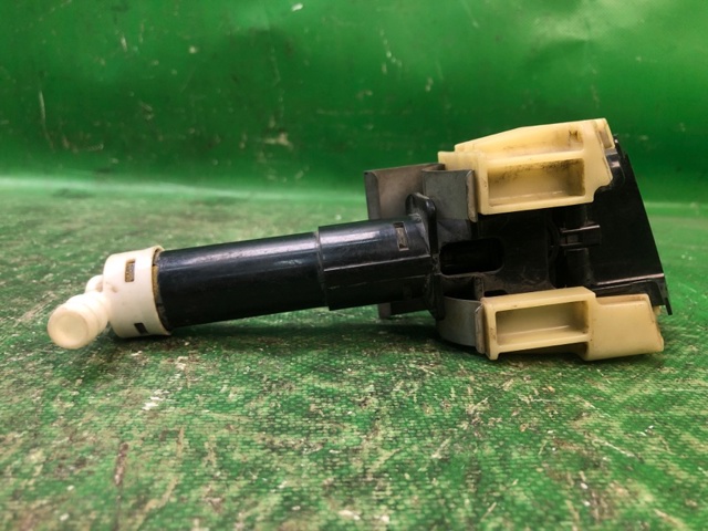 Форсунка омивача фари передньої, правої 286419W50A NISSAN