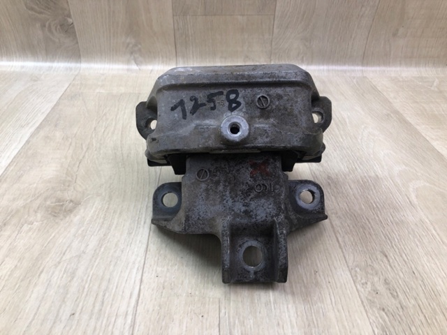 Ліва опора двигуна 2910A127 MITSUBISHI