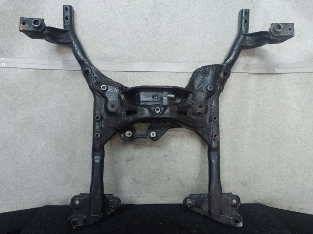Підрамник передній 31119807743 BMW
