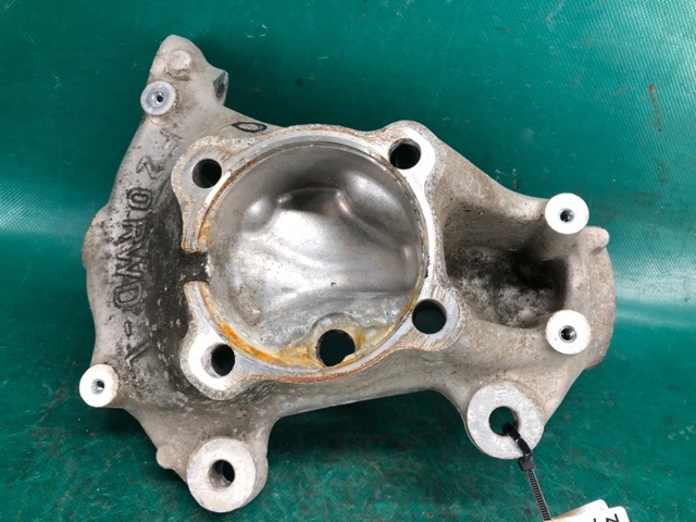 Кулак поворотний передній лівий 31216792287 BMW