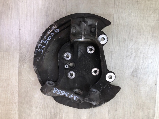 Цапфа передні праві 31216793924 BMW