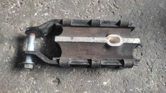 Ліва подушка двигуна 31262935 VOLVO