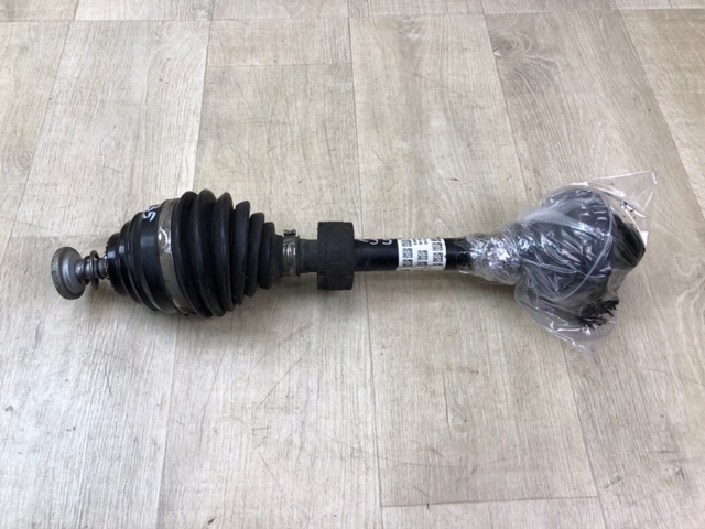 Привід передній правий 31608482646 BMW