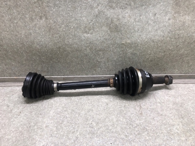 Піввісь передня, права 31609813718 BMW