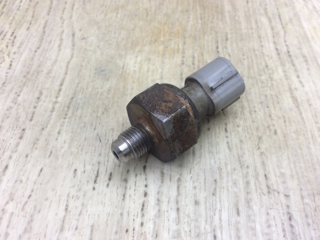Датчик тиску палива 32203286 VOLVO