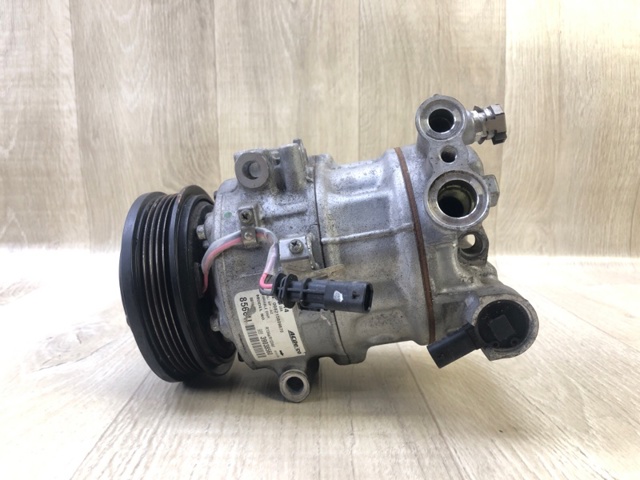 Компресор кондиціонера 39067789 GM