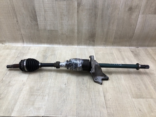 Привід правий 391004BA0C NISSAN