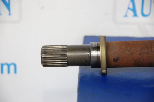 Привід передній правий 39100JD74A NISSAN