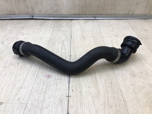 Водяний патрубок 3B0122291K VAG
