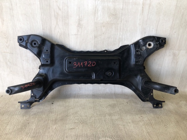Передня балка 4000A274 MITSUBISHI