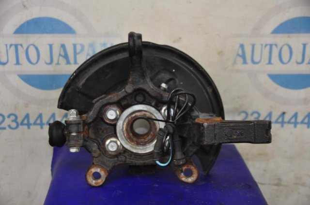 Цапфа поворотна ліва 400151KA1A NISSAN