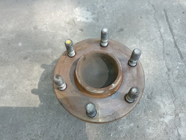 Маточини передніх коліс 40202ZP50A NISSAN