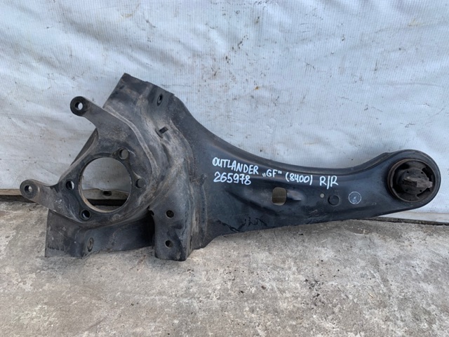 Цапфа права 4125A112 MITSUBISHI
