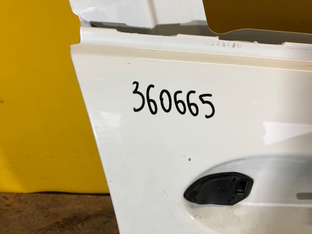 Пасажирські передні двері 41518738552 BMW
