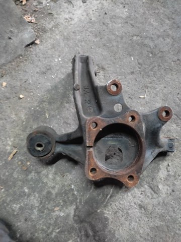 Цапфа поворотна права 4230448021 TOYOTA