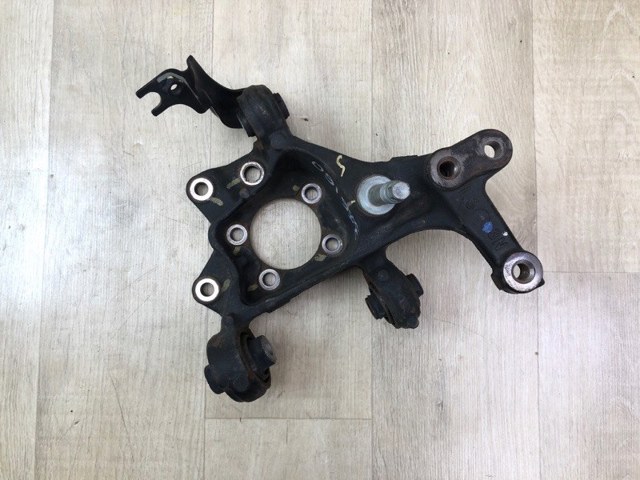Кулак поворотний лівий 4230506270 TOYOTA