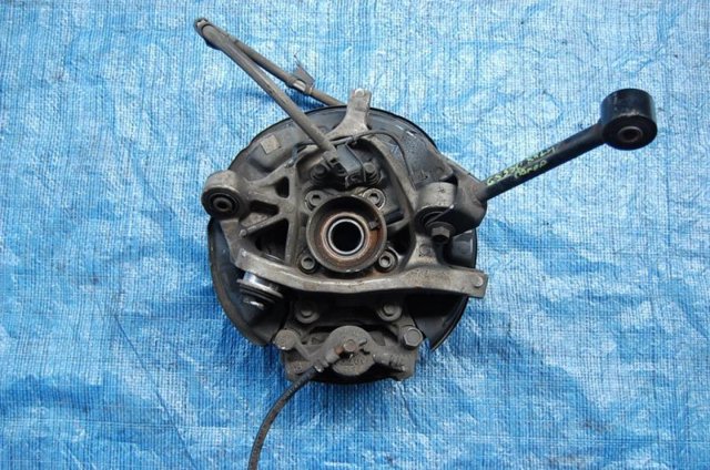 Кулак поворотний лівий 4230530090 TOYOTA