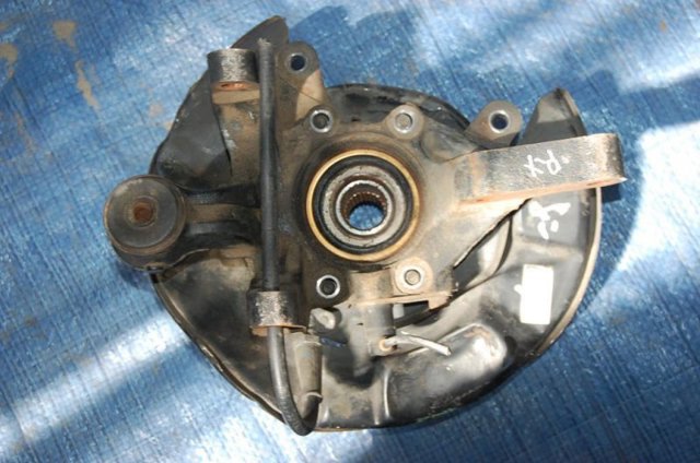 Цапфа поворотна ліва 4230533020 TOYOTA